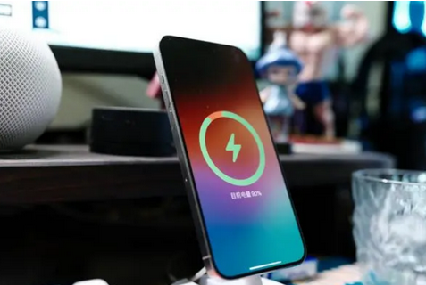 全椒苹果15换屏服务分享用什么充电器给iPhone15充电更好 